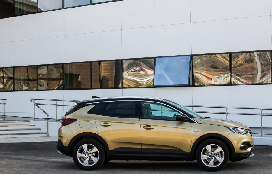  Opel Grandland X Turbo D 2017 года  (фото 41 из 42)
